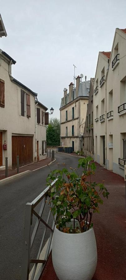 Studio Meuble A Bougival Екстер'єр фото